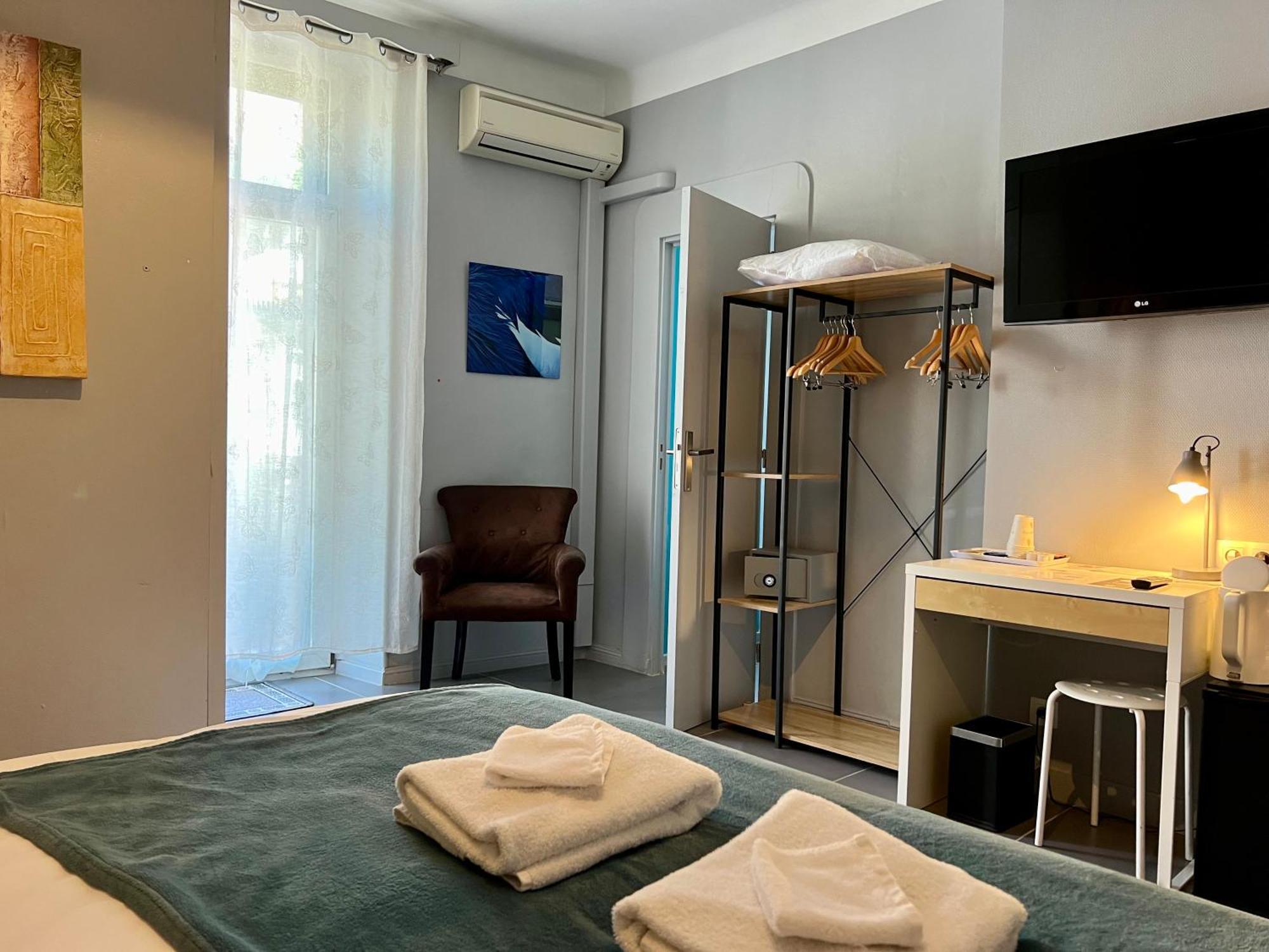 Logis Hotel Des Causses Мийо Экстерьер фото