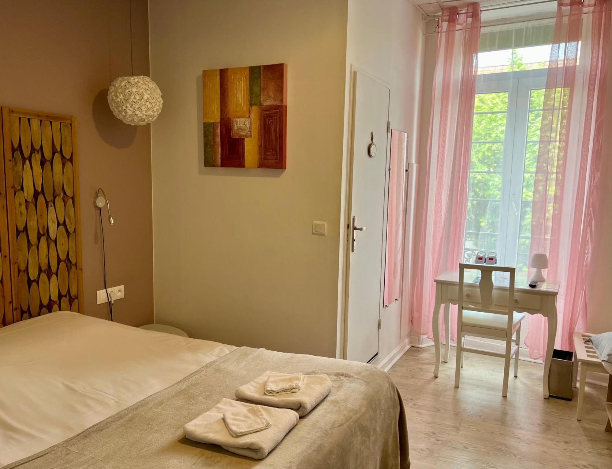 Logis Hotel Des Causses Мийо Экстерьер фото